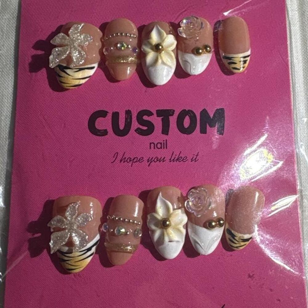 Brand-new press-on nail set in size Large
